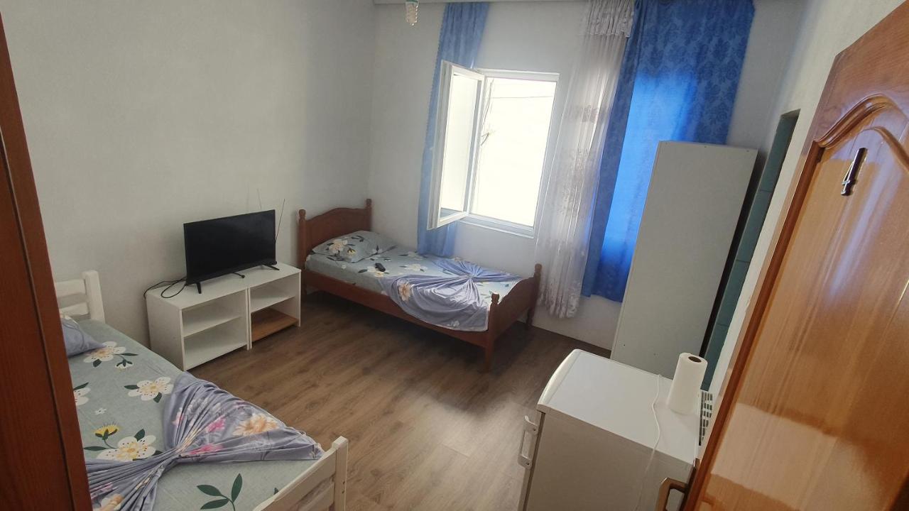 ARBI GUEST House - B&B Kukës