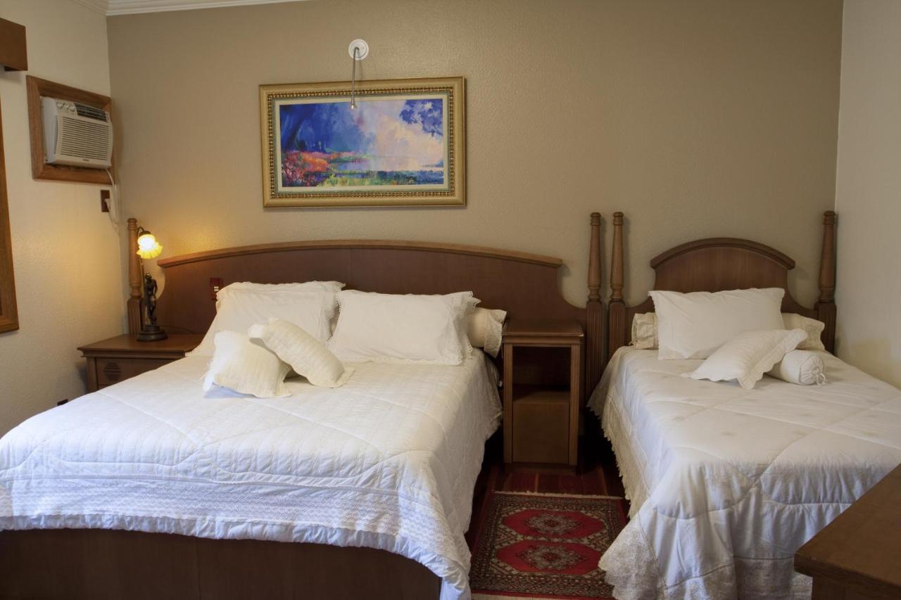 Familienzimmer (2 Erwachsene + 1 Kind)