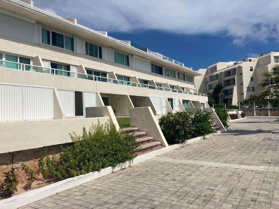 Cancun Oceanfront, Entire Apartment - B&B