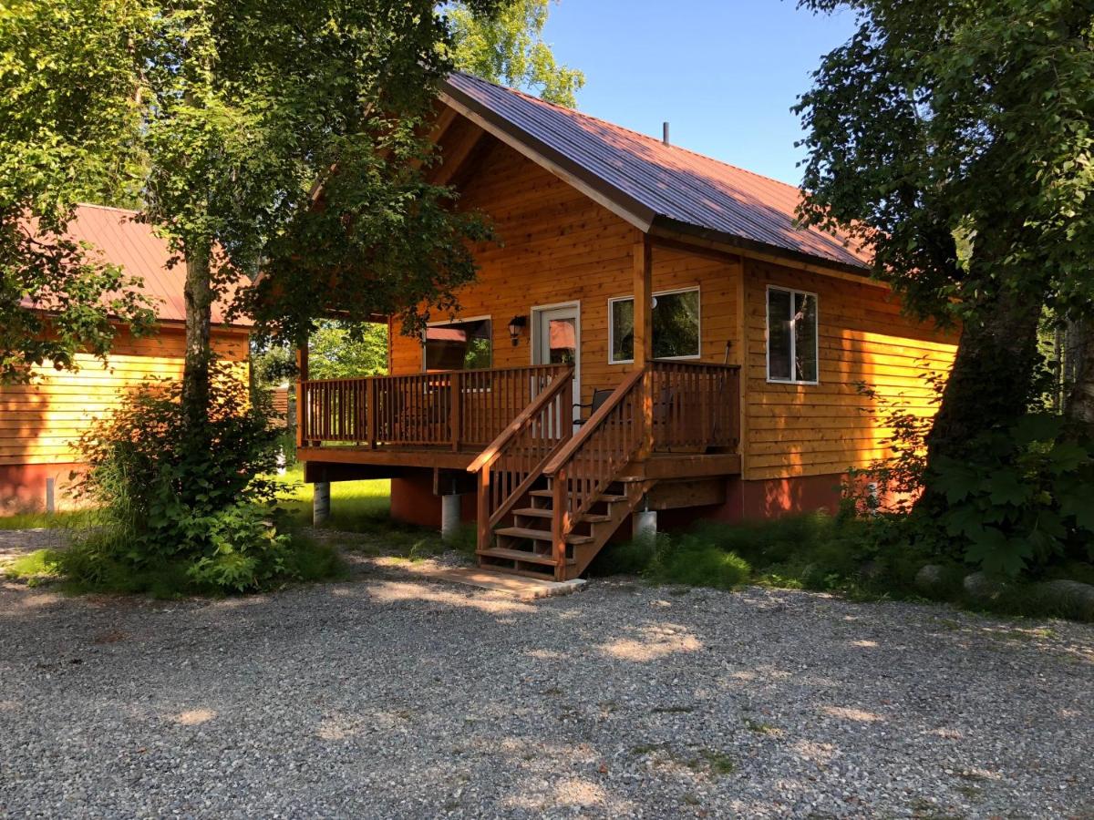 Susitna River Lodging, Backwoods Cabins - B&B