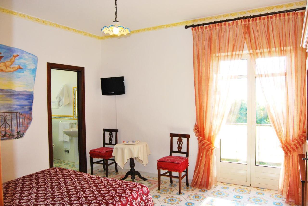 Deluxe Double Room with Balcony and Sea View