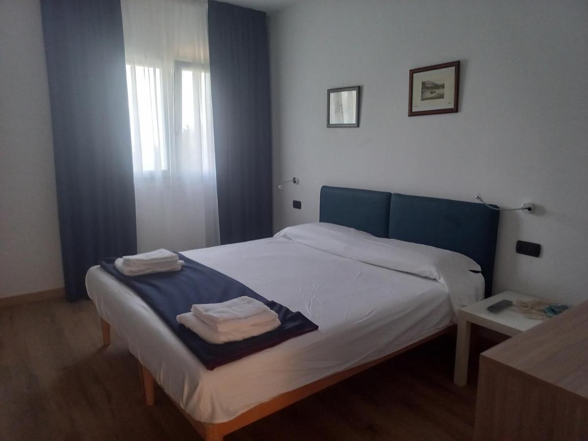 Deluxe Room (2 Adults + 1 Child)