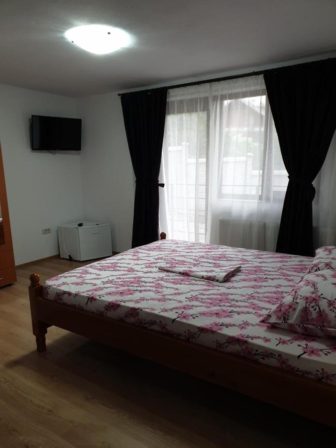 Deluxe Room (2 Adults + 1 Child)