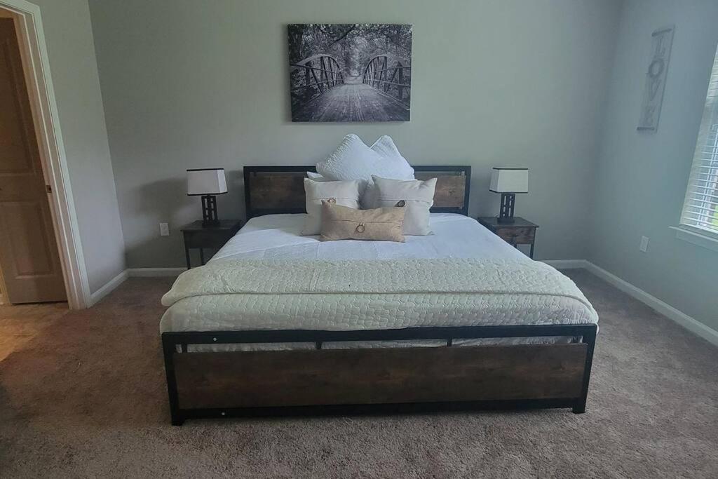 B&B Memphis - Luxury 2 Bedroom 2 Bath and 1 Car Garage with Pool - Bed and Breakfast Memphis