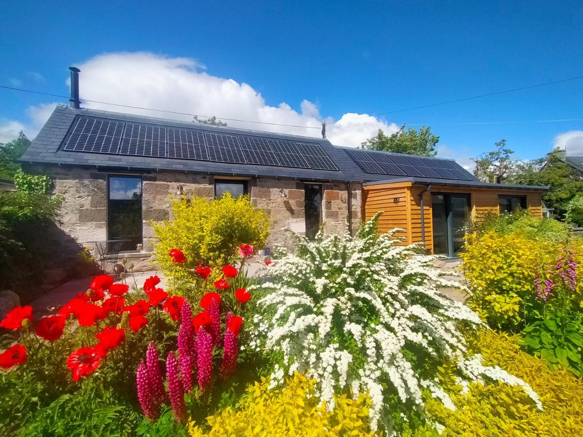 B&B Pitlochry - Braeside Cottage - Adorable 2 Bedroom Eco-Friendly Character Cottage - Bed and Breakfast Pitlochry