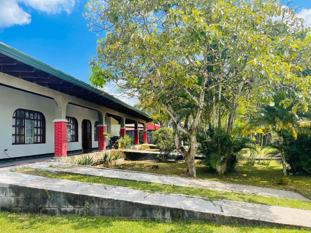Casa Eva Lodging Costa Rica - Bed and Breakfast