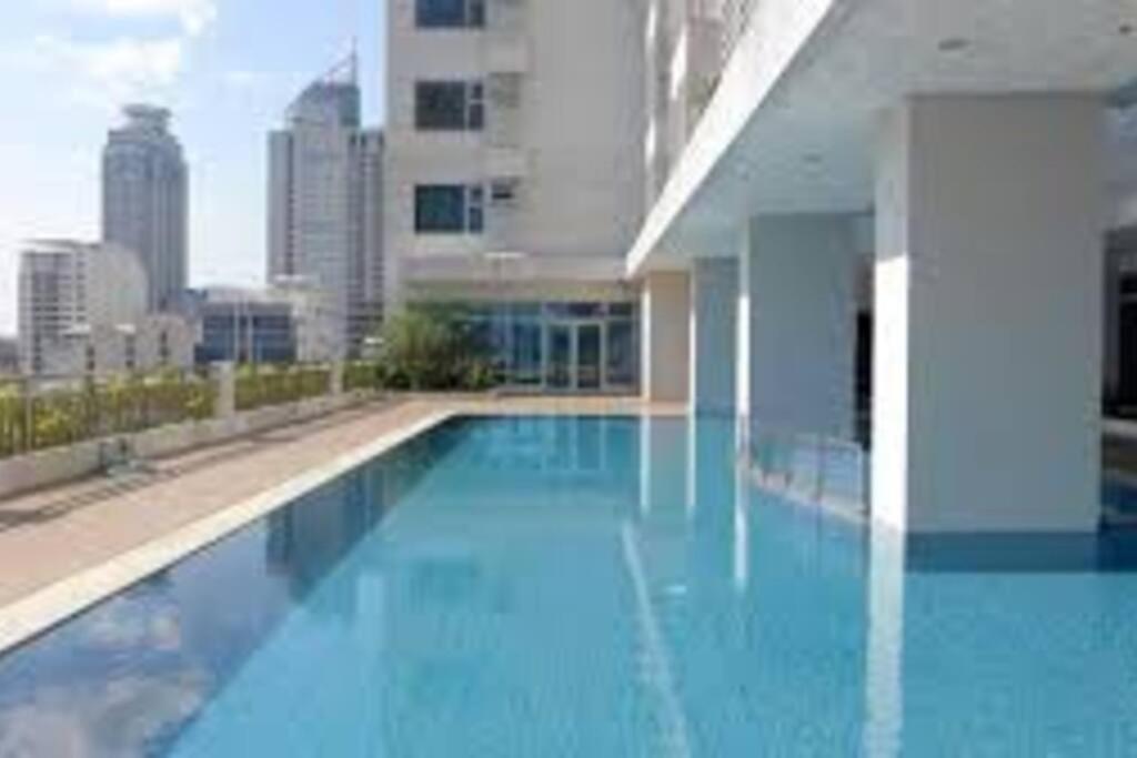 Staycation in Manila (2 min. walk to Robinson's) - B&B Manila