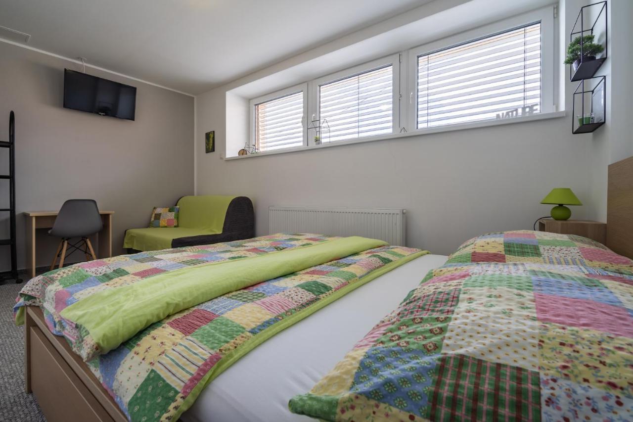 Camera Matrimoniale con Letto Supplementare