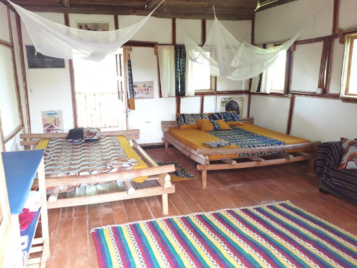 ZIONZURI ARTS ECOVILAGE TREE HOUSE - Bed and Breakfast Mbwamaji
