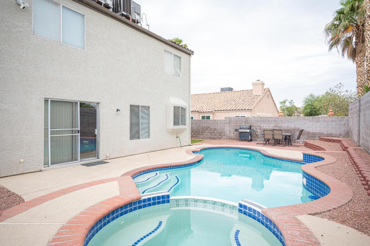 B&B Las Vegas - Splendid House With Pool! - Bed and Breakfast Las Vegas