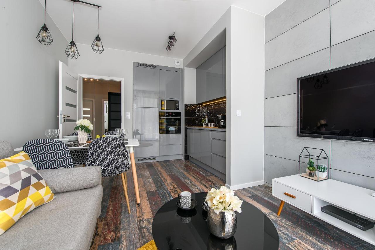 Close to Chopin airport, Moduo Cybernetyki, free parking by Cosmo Spirit - Chambres d'hôtes Varsovie