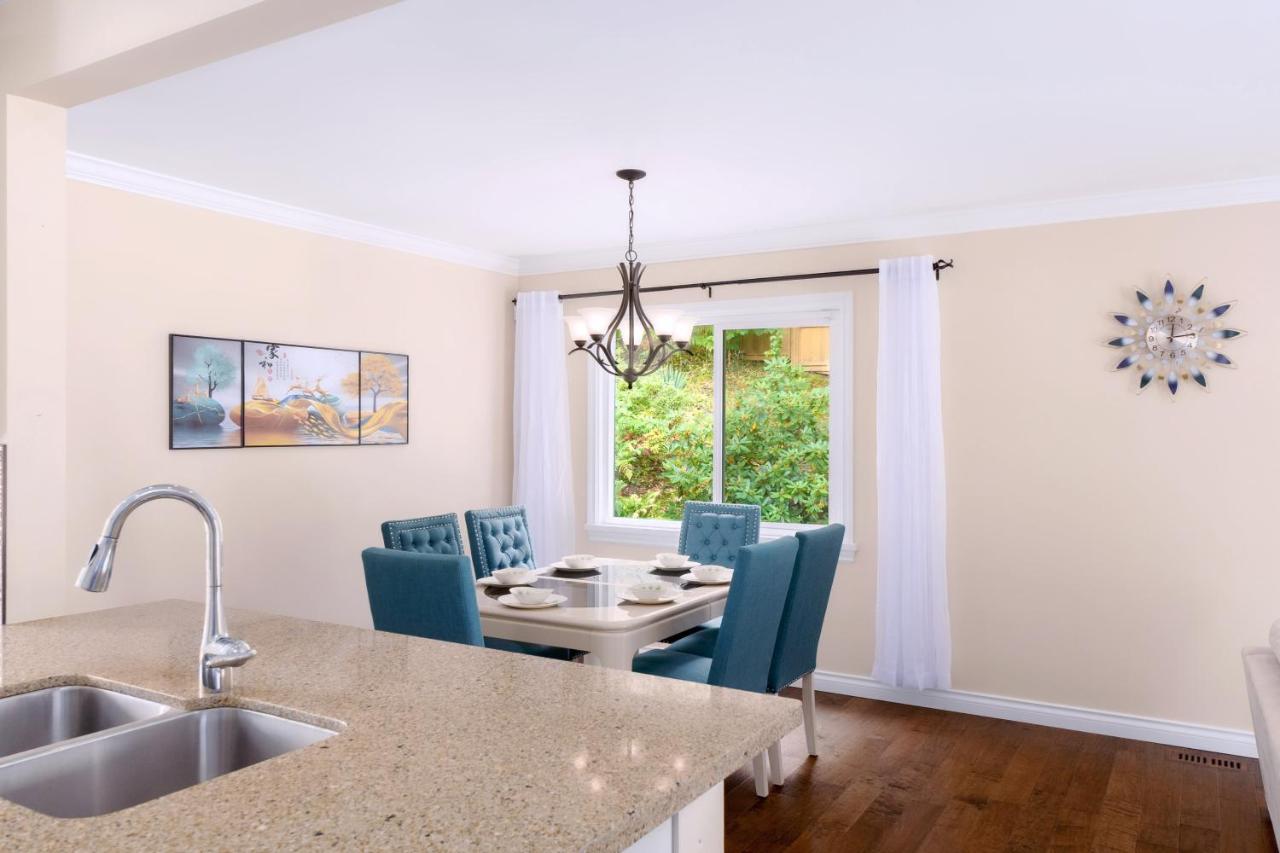LOVELY 3 bedroom PORT MOODY spacious home 6 people free parking - B&B Port Moody