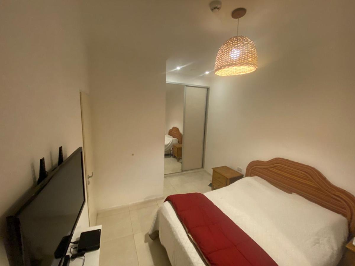 Departamento con gran balcón a la calle y parrilla - Chambres d’hôtes Corrientes