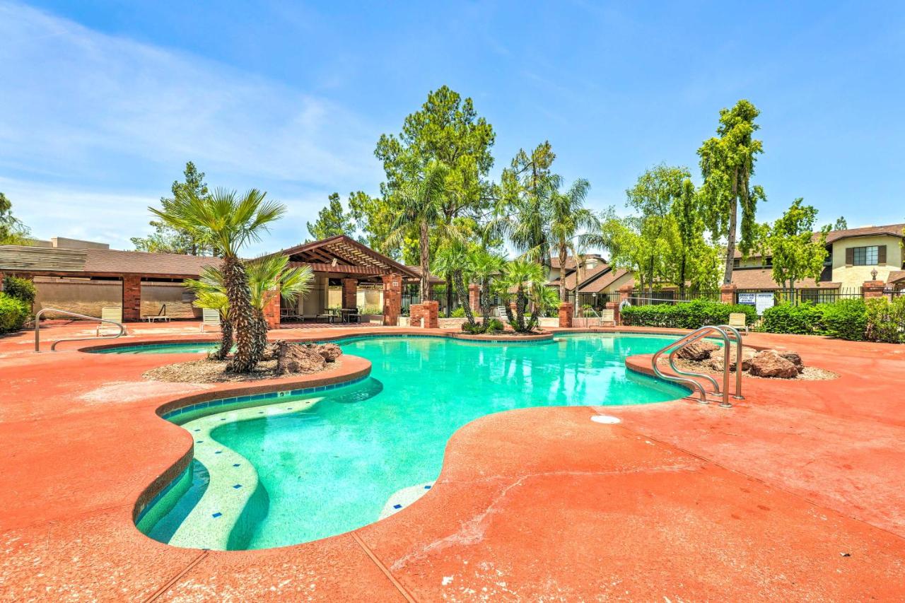 Near Parks and Golf Gilbert Townhome with Pool Access - B&B