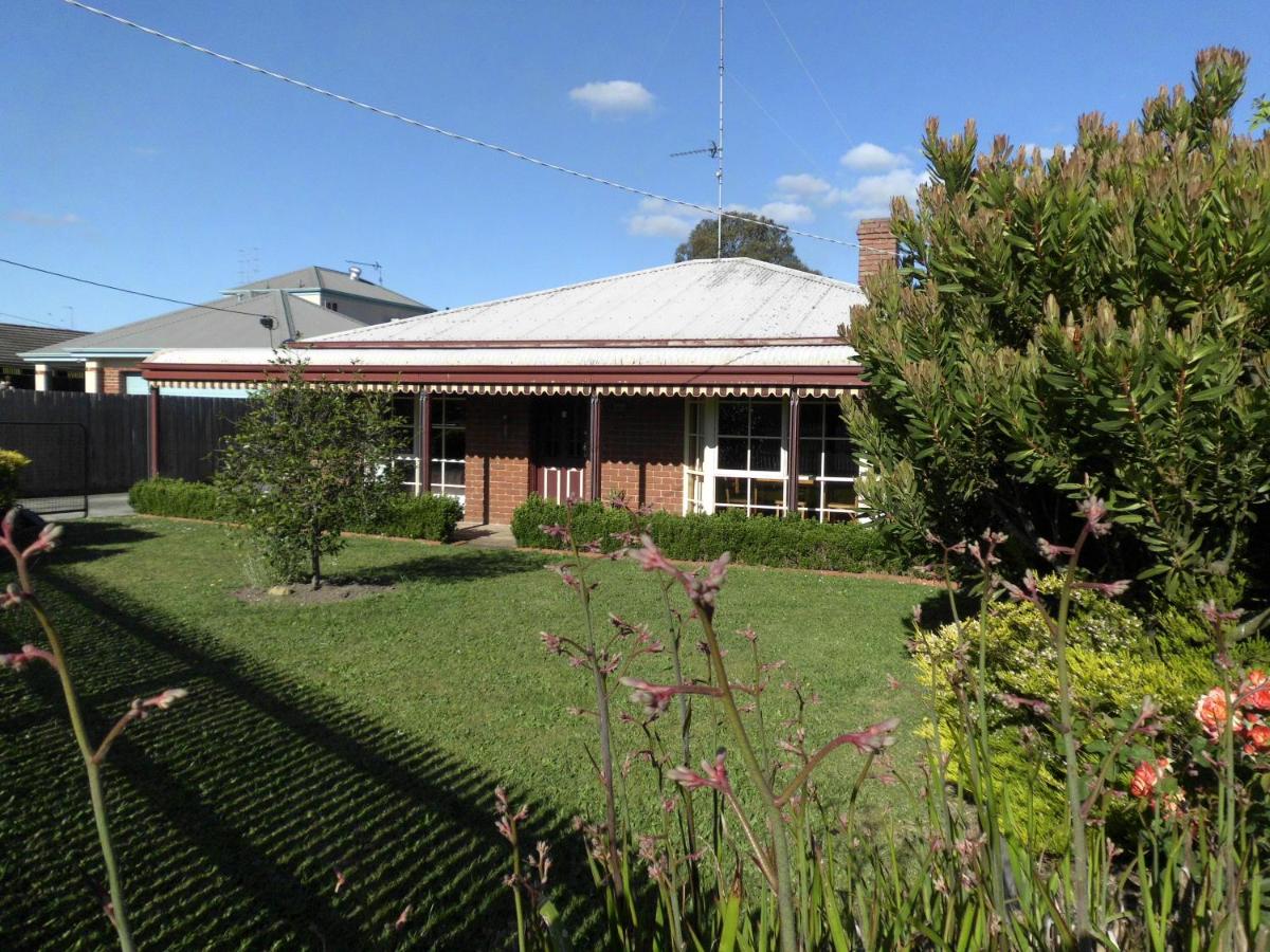 Dunstans Guest House - B&B Ballarat