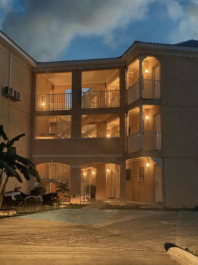 Studio pieds dans l’eau avec vue lagon et piscine - Chambres d’hôtes