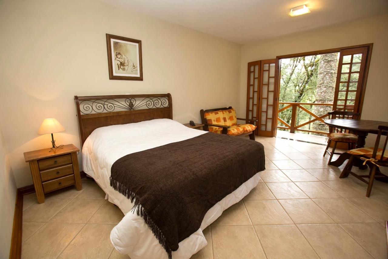 Deluxe Chalet with Hot Tub (2)