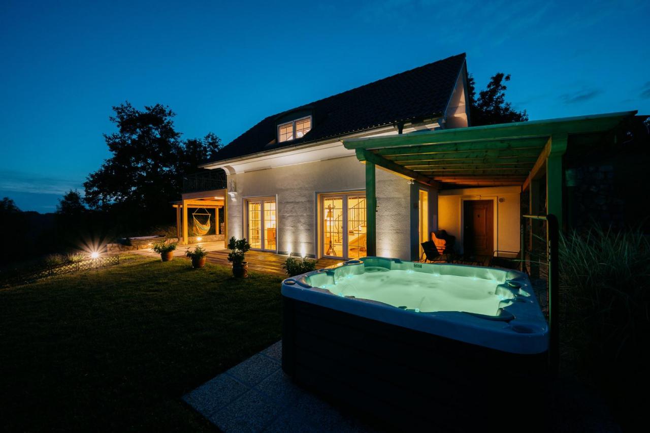 B&B Škocjan - Villa Zupan with Hot Tub - Bed and Breakfast Škocjan