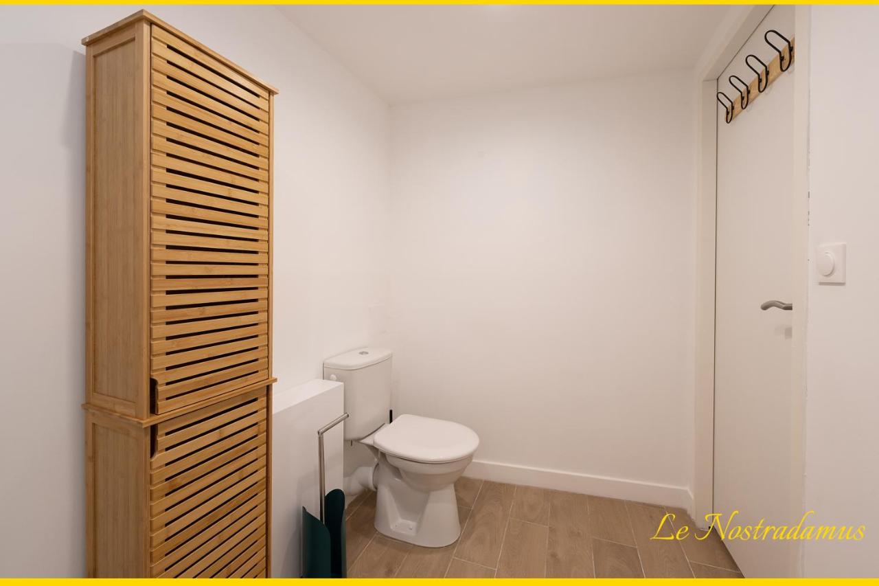 Le Nostradamus - Magnifique appartement cours principal plein centre avec parking - B&B