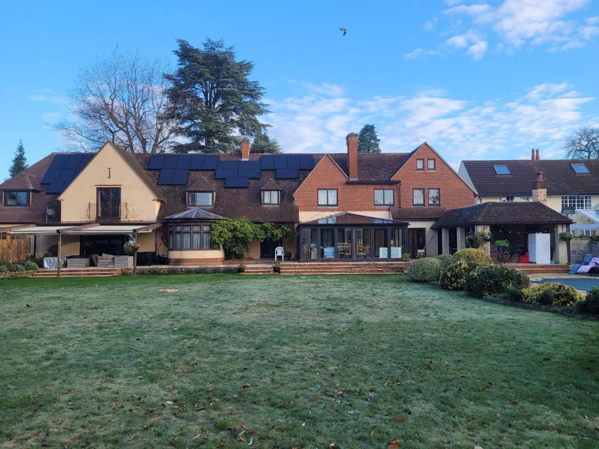 Remarkable 8 Bed Family House Sleeping 16 w Pool - B&B