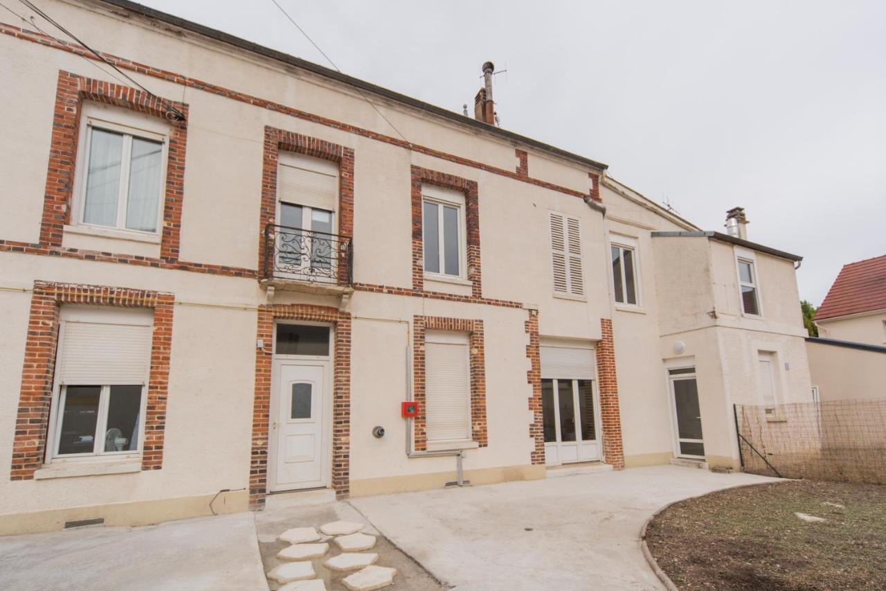 L'Eldorado - By BEST KEYS - Idéal Pros, Couple & Famille - 1 Chambre et 1 Canapé-Lit Convertible - Cosy & Confort - Centre Ville - Netflix & WiFi Fibre - Machine à Café Nespresso - Check-in Autonome - Parking Facile & Gratuit - B&B Sens