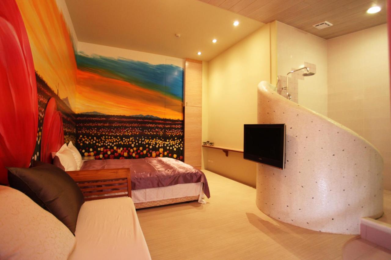 Deluxe Zimmer mit Kingsize-Bett und Gartenblick