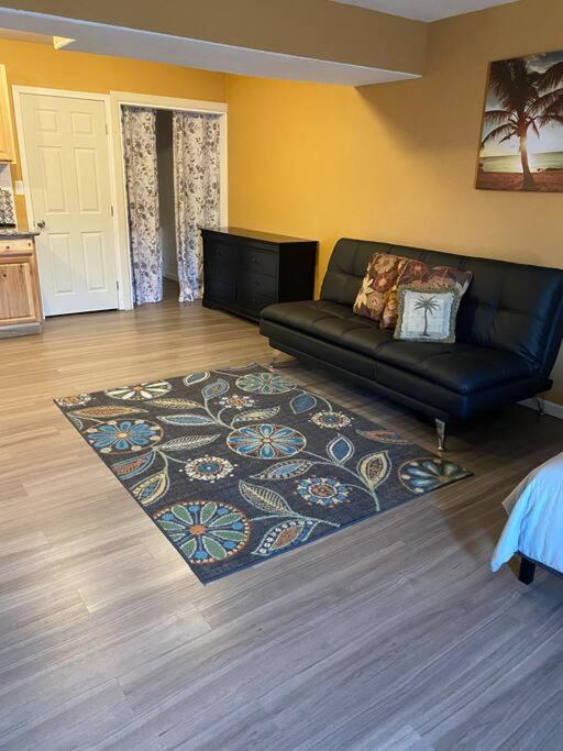 River getaway Downstairs unit - B&B