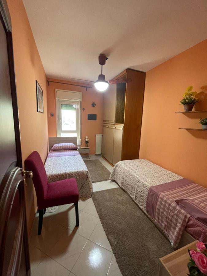 Chambre Lits Jumeaux avec Salle de Bains Commune