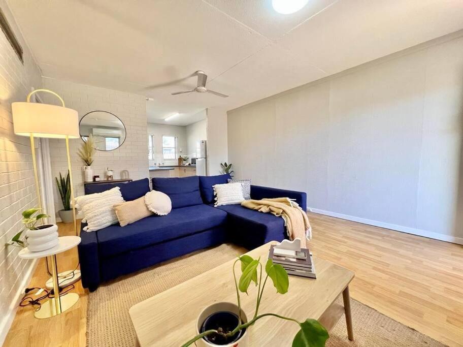 B&B South Hedland - Tastefully renovated - 3 bedroom apartment - Bed and Breakfast South Hedland