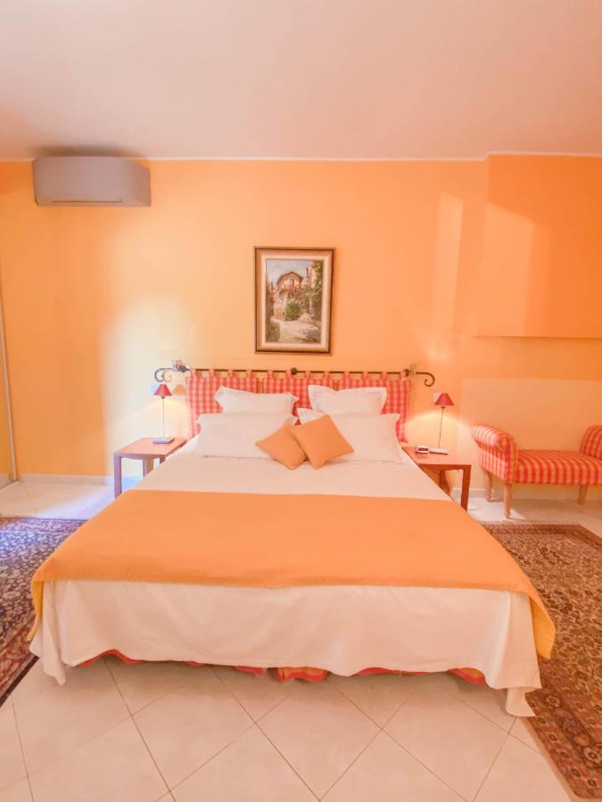 Standard Queen Room