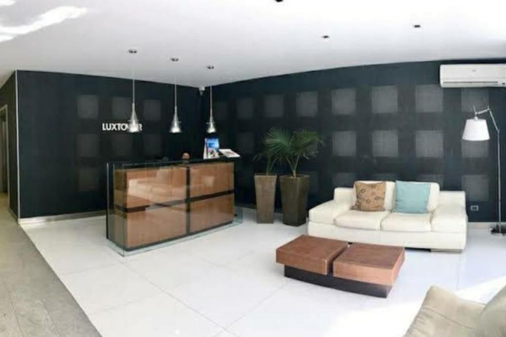 Lux Tower. Departamento 3 ambientes. Pleno centro - Ferienwohnung Punta del Este