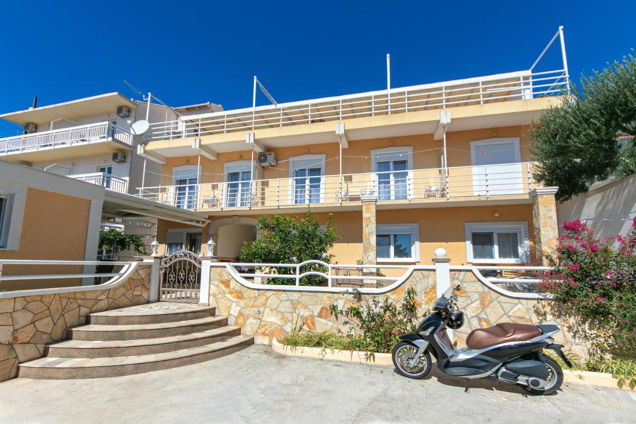 B&B Gradac - Apartments with a parking space Gradac, Makarska - 5198 - Bed and Breakfast Gradac