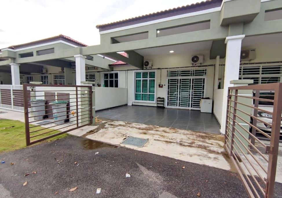D'Luna Homestay Melaka Fully Aircond - Chambres d’hôtes Malacca