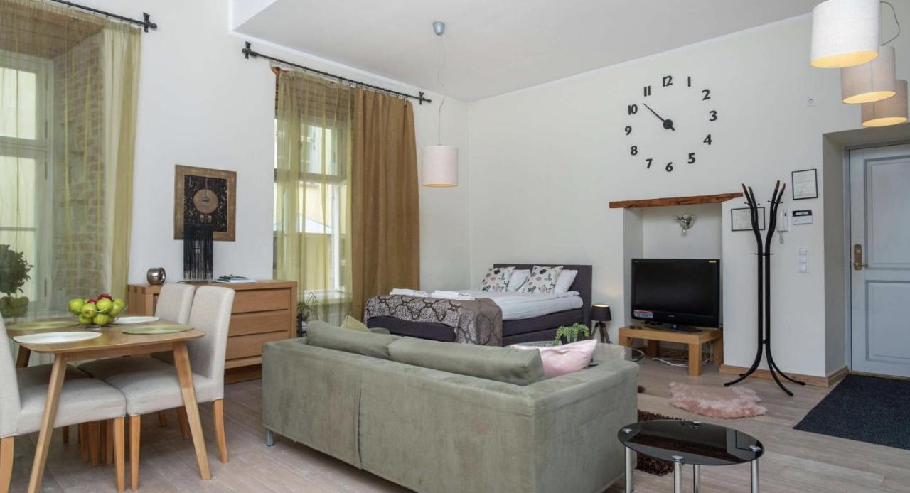 B&B Tallinn - Spacious Studio Apartment in the heart of Old Town - Bed and Breakfast Tallinn