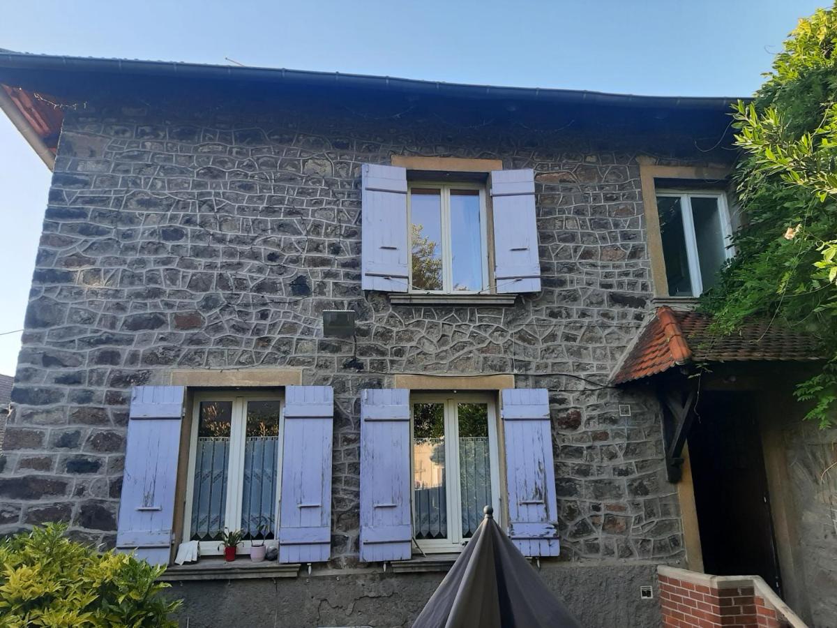 Logement Confortable dans résidence privée à Amplepuis - B&B