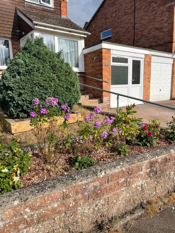 Private en-suite garden room - B&B
