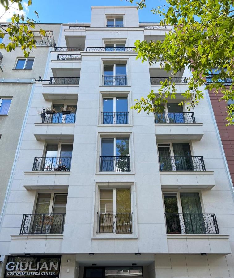 Paris Luxury Top Centre 2BDR Apt w Work Desk and WiFi Near Nevsky Cathedral - B&B