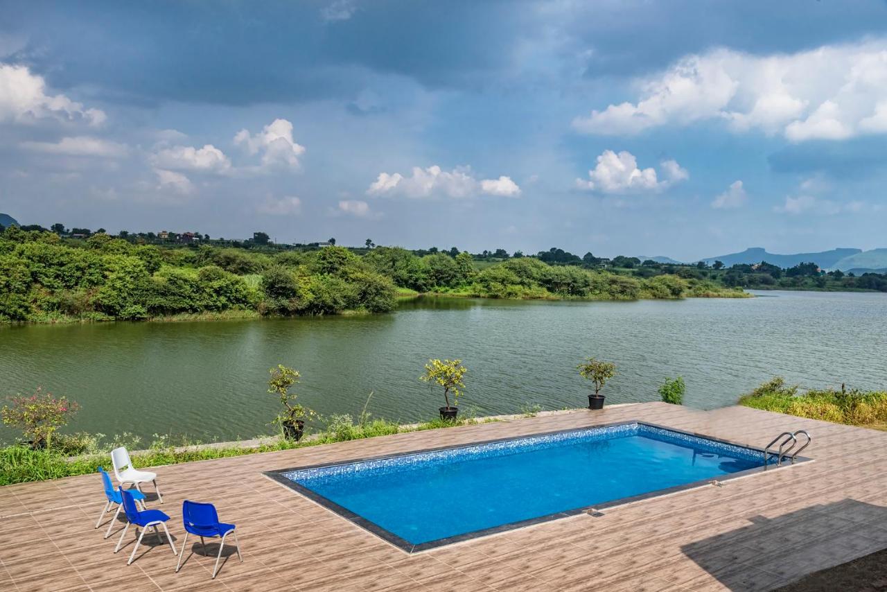 B&B Nashik - SaffronStays Rose Vineyard by the Lake, Nashik - 100 percent pet-friendly lakefront villa in a vineyard - Bed and Breakfast Nashik