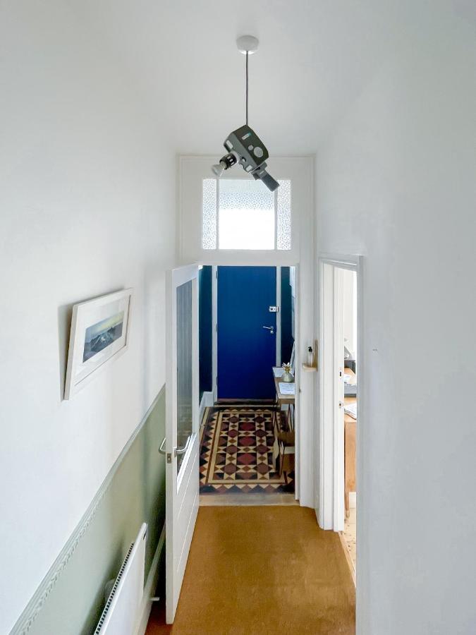 Sleeps 16 with style and space- and a hot tub! - B&B Newquay