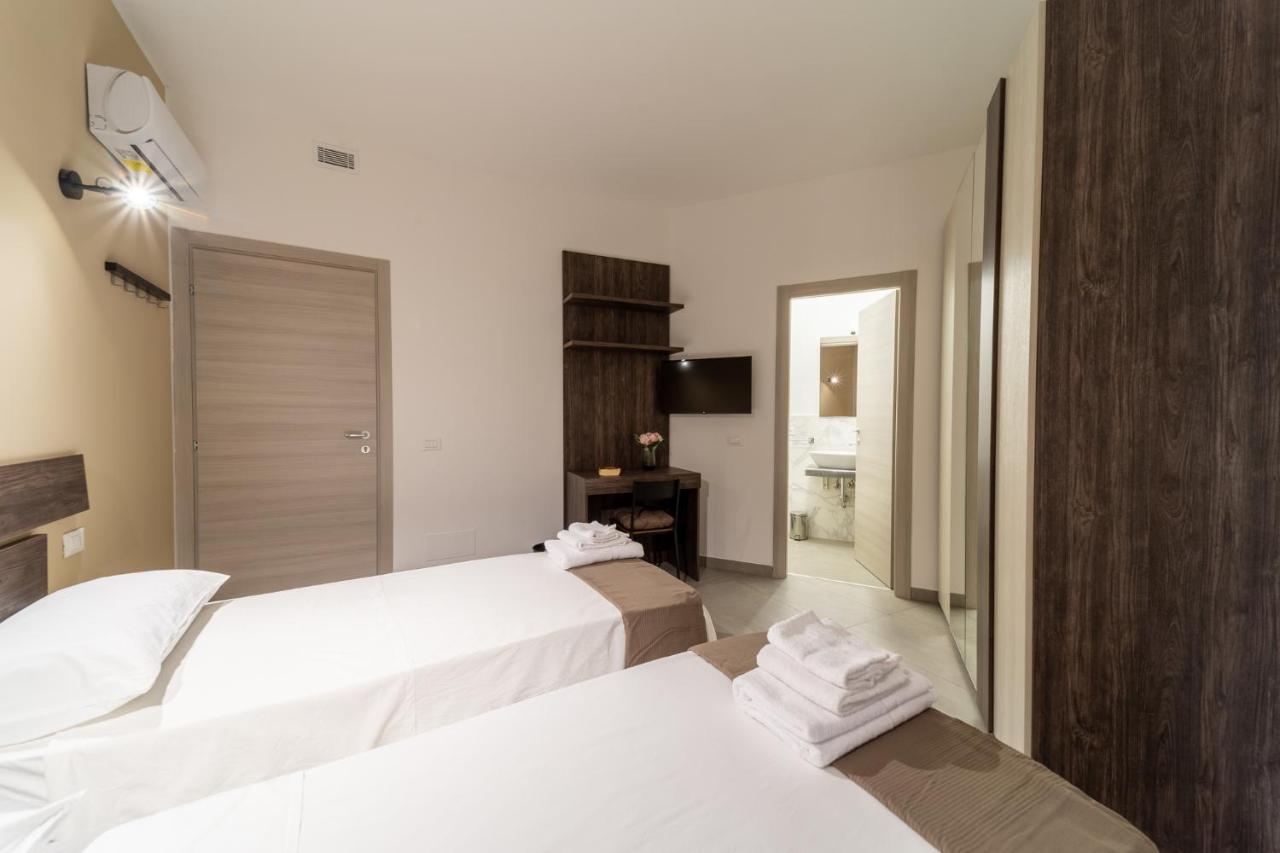 Doppel-/Zweibettzimmer mit Bad