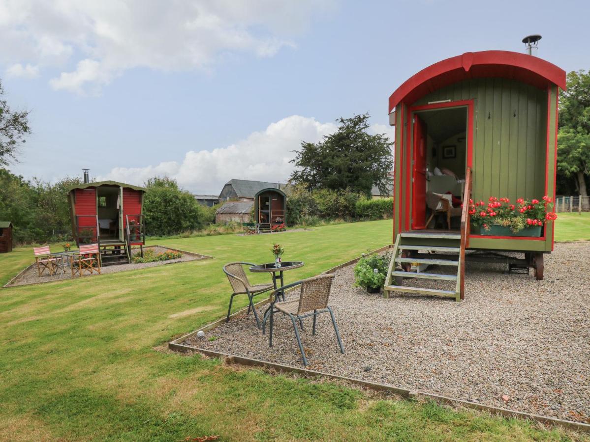 B&B Brecon - Sweet Briar Shepherds Hut - Bed and Breakfast Brecon