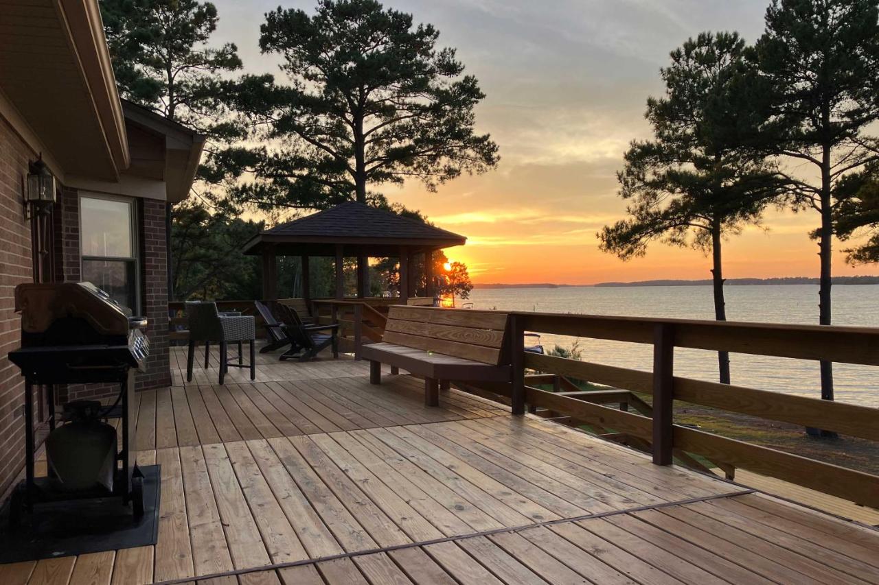 Gilbert Lakefront Retreat with Private Dock! - Ferienwohnung