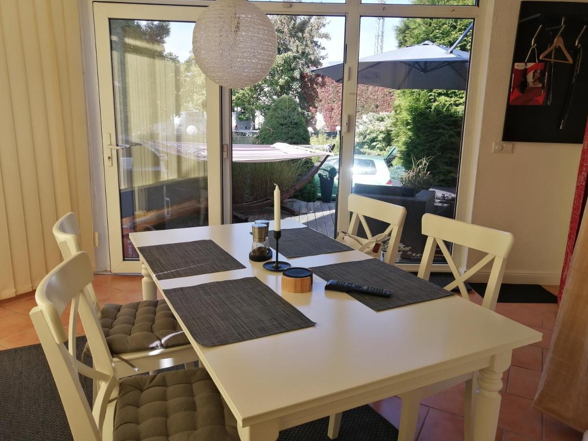 Schöne ruhige Wohnung mit Terrasse und Parkplatz - B&B