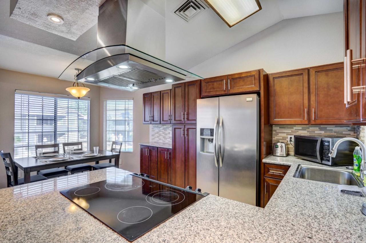 Pet-Friendly Condo with Pool about 7 Mi to Dtwn Chandler - B&B