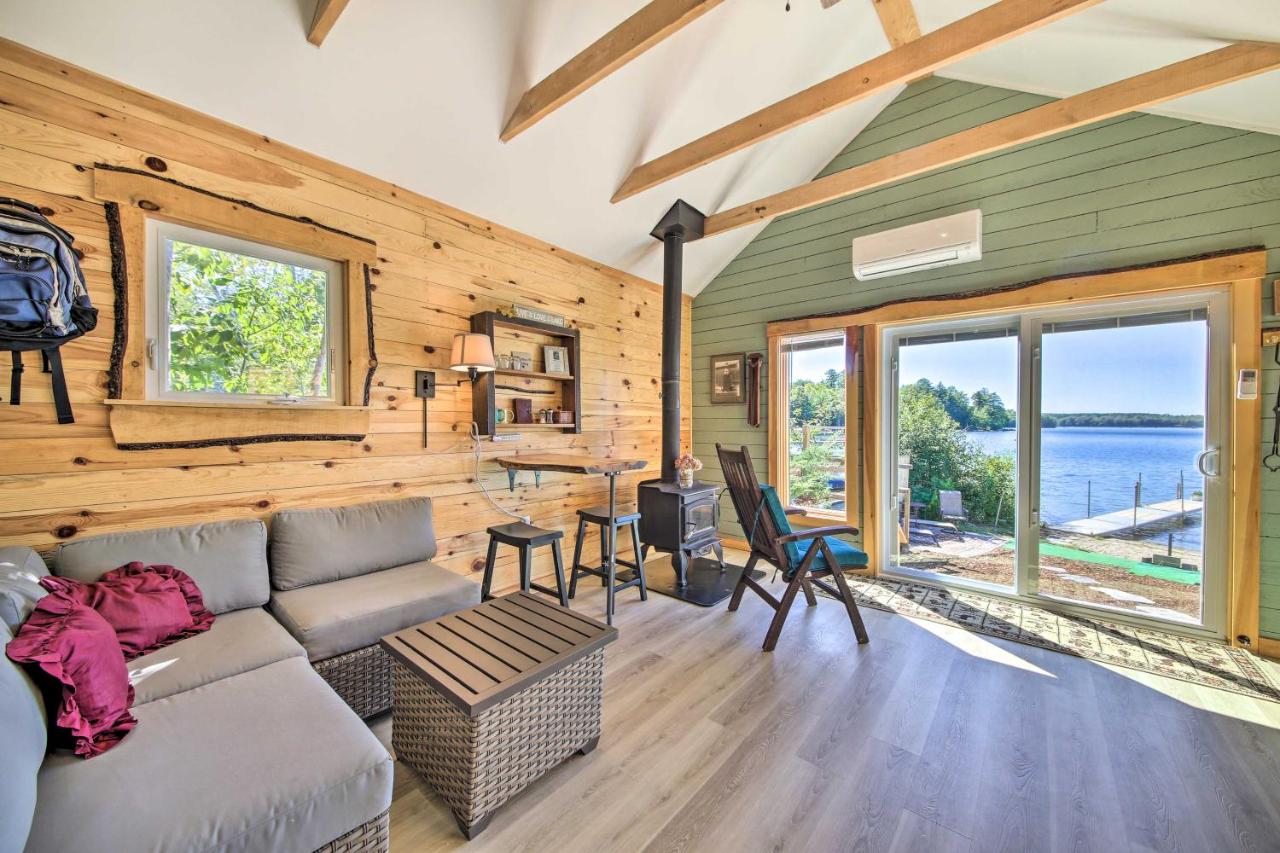 Quaint Oakland Getaway on East Pond Lake! - B&B