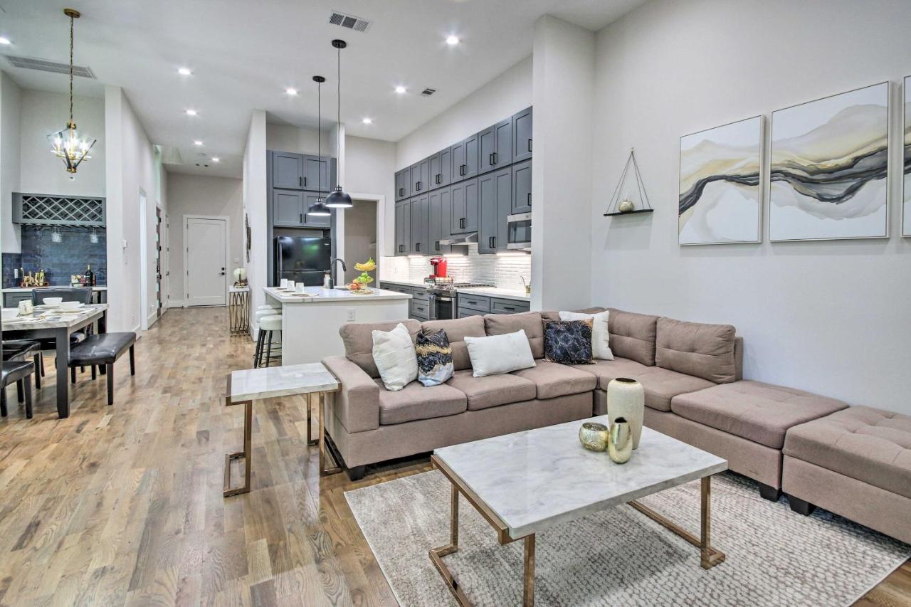 Modern Home with Yard 2 Mi to Downtown Houston! - B&B