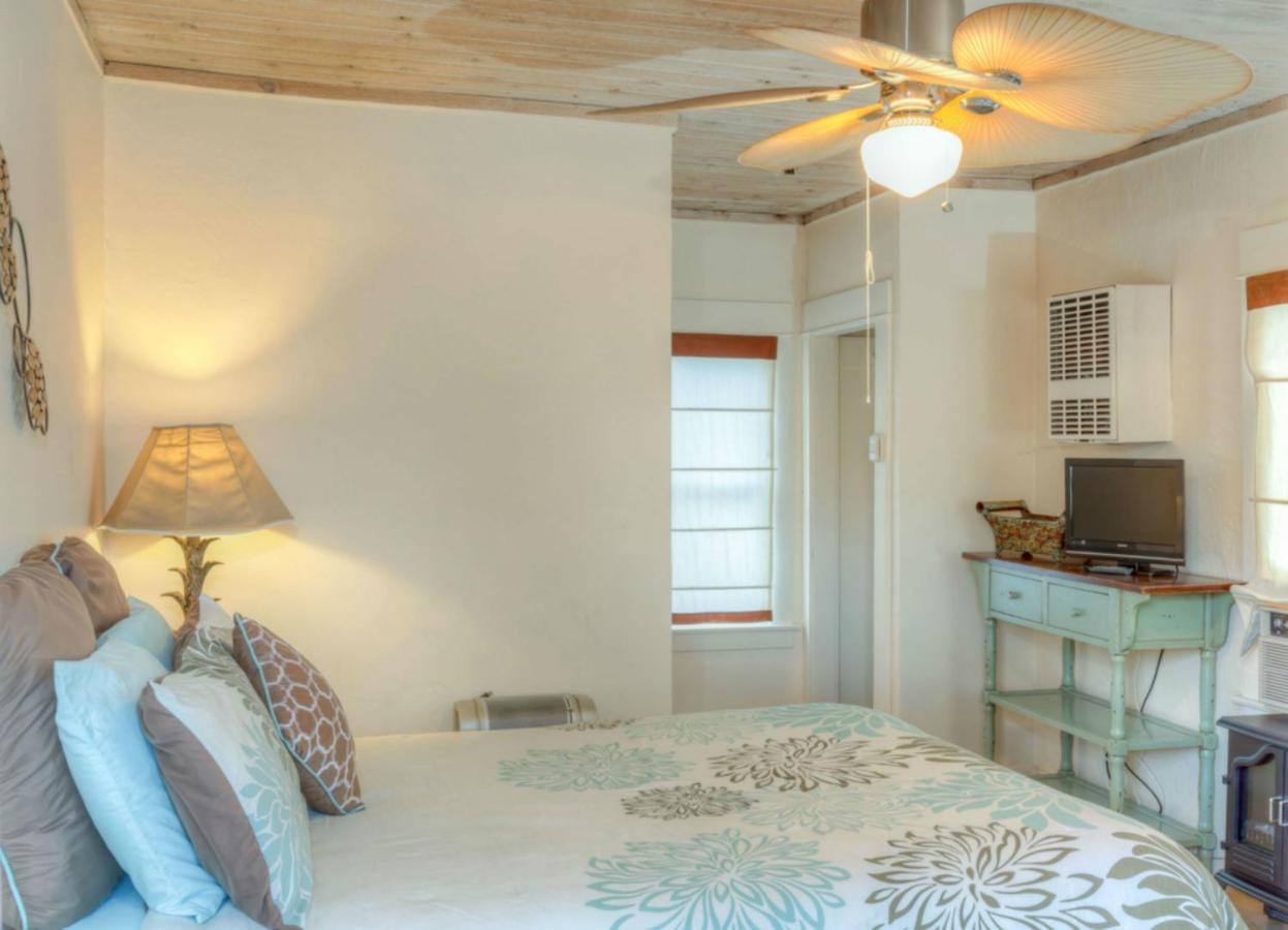Habitación con cama grande