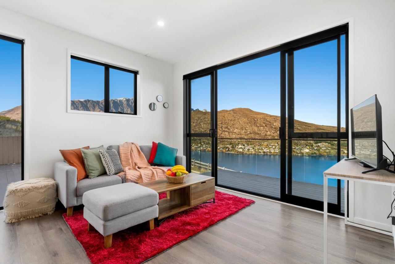 B&B Queenstown - A Luckie Charm - 3-Bedroom Townhouse with Spectacular View - Bed and Breakfast Queenstown