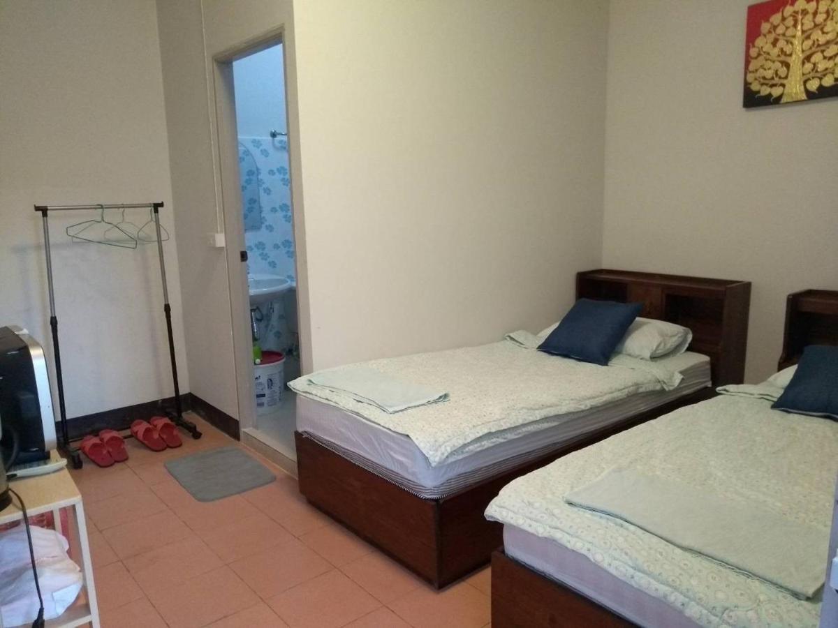 Standard Twin Room with Mountain View