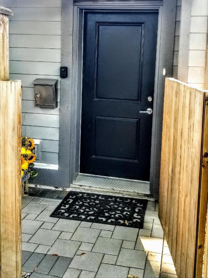 New Urban Modern Main Street House - B&B Vancouver